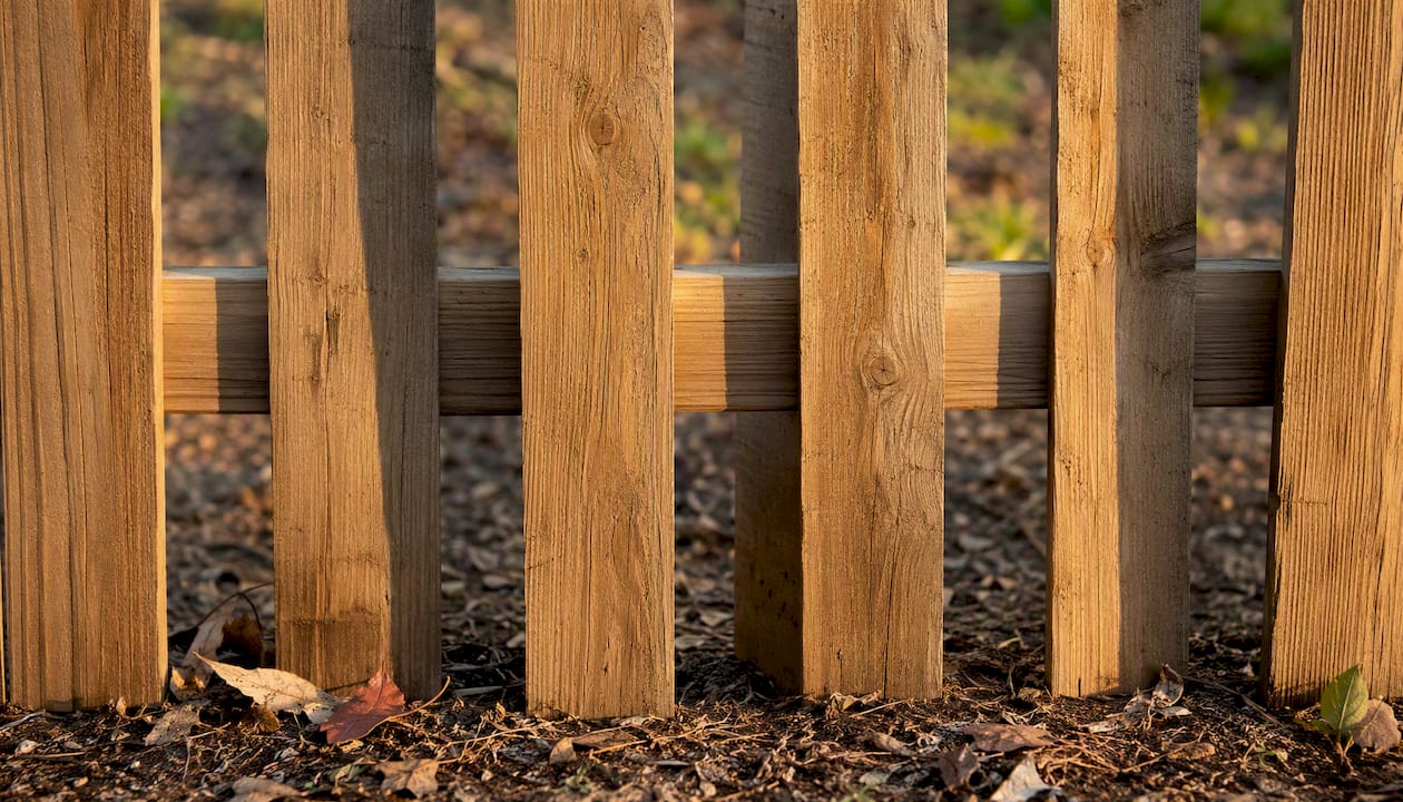 Close-up of alternating pickets in shadowbox fence